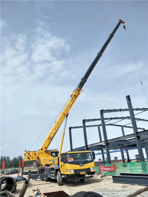 嘉陵区超高层建筑钢结构吊装案例